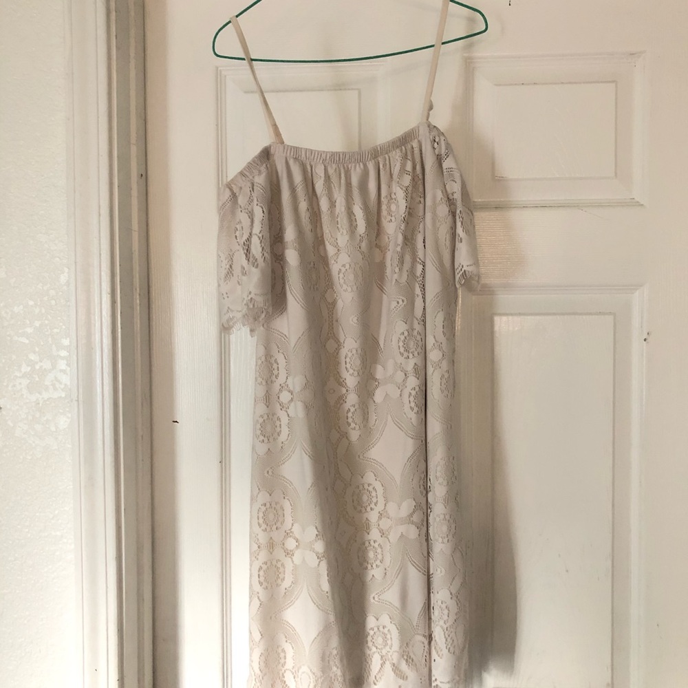 Whit off shoulder lace dress